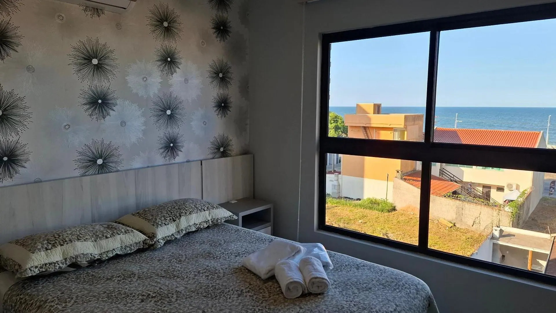 Apartment Ap Vista Mar 16 Minutos Beto Carrero Home Office Picarras